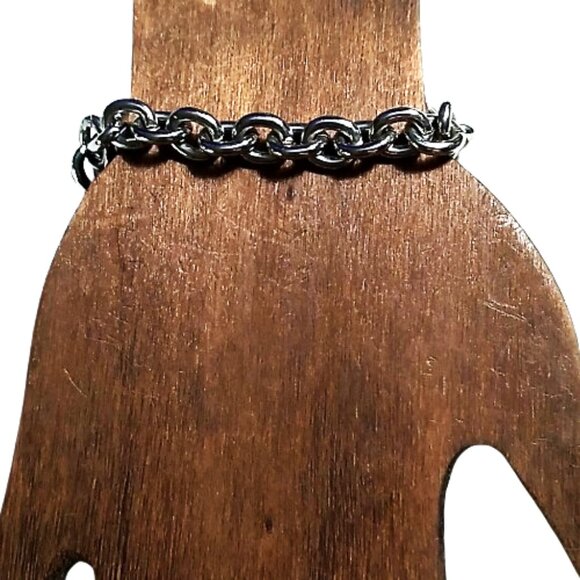 GUESS Silver-tone Heart Charm Toggle Bracelet - Crystal Pavé Charms Link Chain - Picture 9 of 13